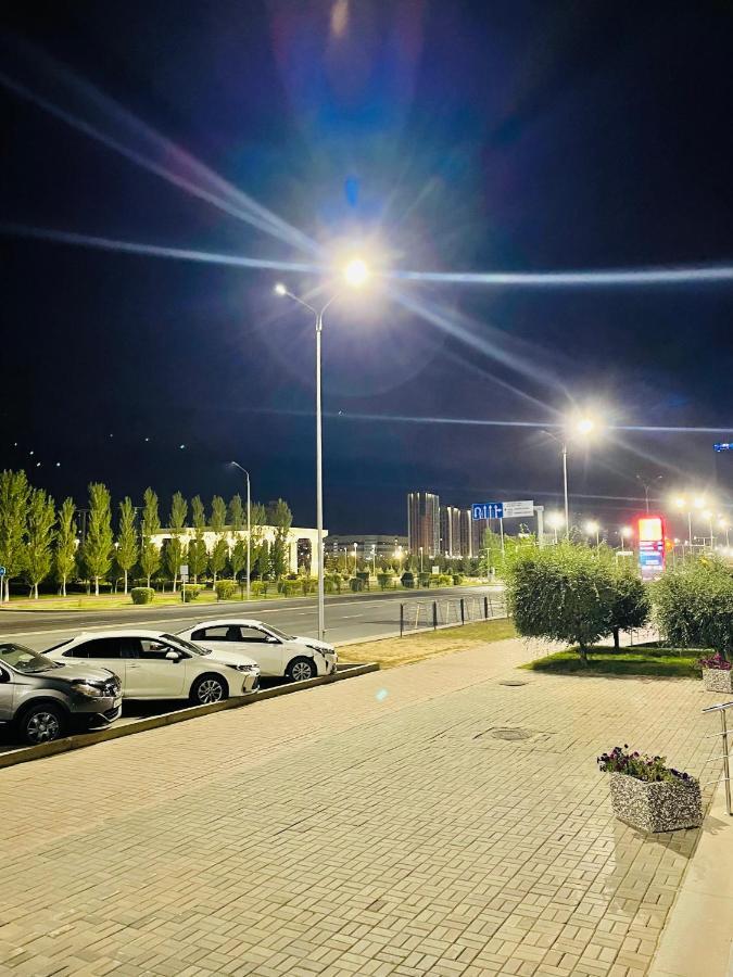 Park Avenue Напротив Ботанического Сада Akmola Esterno foto